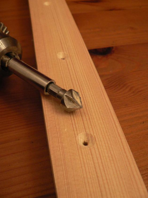 Углубления под головки шурупов