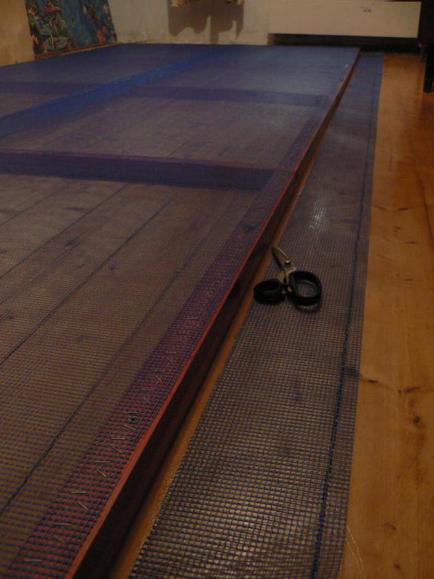 Края сетки отстричь